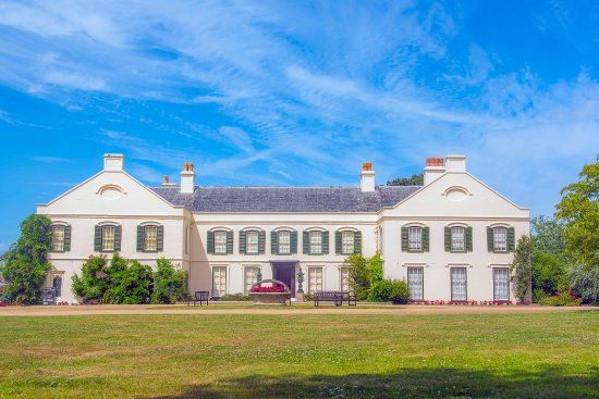 Samares Manor